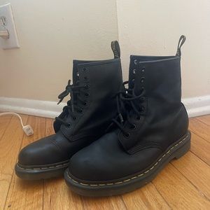 1460 SMOOTH LEATHER LACE UP BOOTS